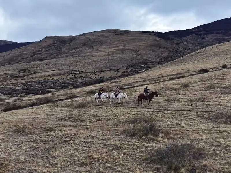 Video del tour a Cerro Frías con 4x4, trekking y cabalgatas