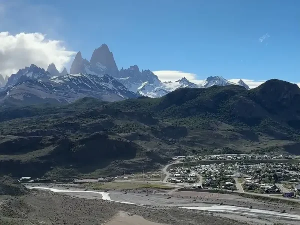 Video del full day a El Chaltén con caminata al Mirador de los Cóndores frente al Fitz Roy